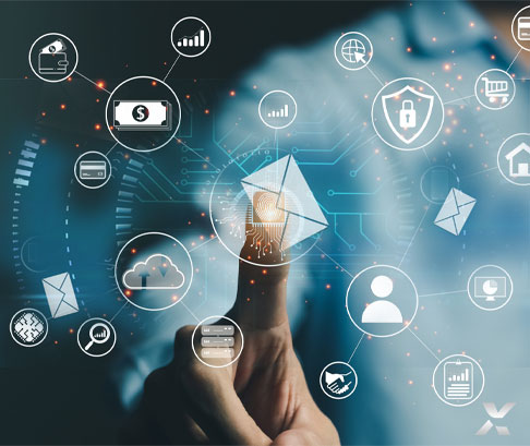 Une image illustrant un doigt qui clique sur l'cone d'une enveloppe dans un univers digital.