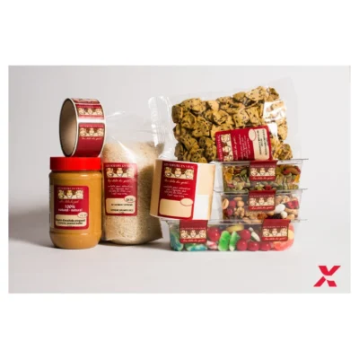 Une photo illustrant un lot de produits alimentaires avec des étiquettes