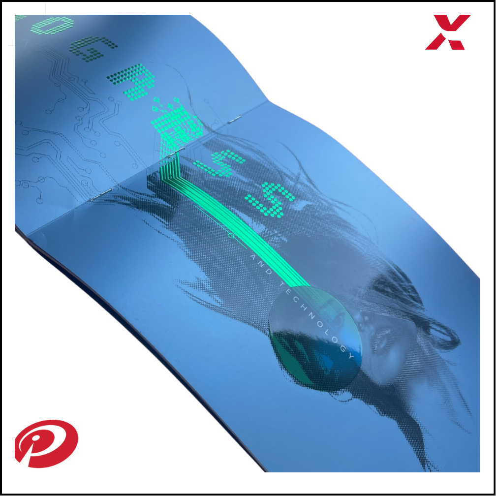 Enveloppe imprimée de haute qualité avec des finitions d’impression avancées, présentant des couleurs Pantone vives et des effets de design haut de gamme, démontrant les solutions d’impression et de finition d’enveloppes de SupremeX.